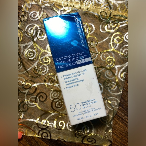 Colorescience Total Protection Face Shield Flex SPF 50, 1.8 fl. oz. TAN - Picture 9 of 11